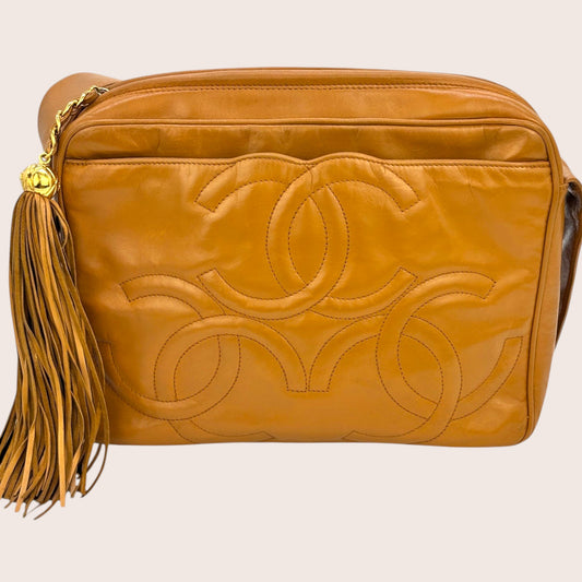Nandalee Chanel Vintage Camera Bag aus Lammleder in Camel mit Triple CC Steppung und Quaste