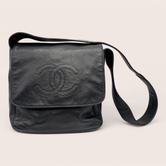 Chanel Vintage Schultertasche schwarz Lammleder CC Logo