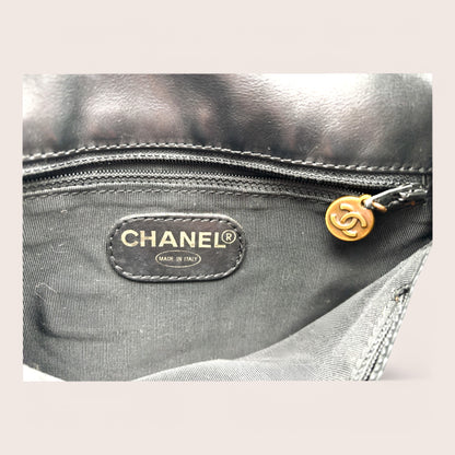 Innenansicht Chanel Vintage Tasche mit Logo-Prägung Detail