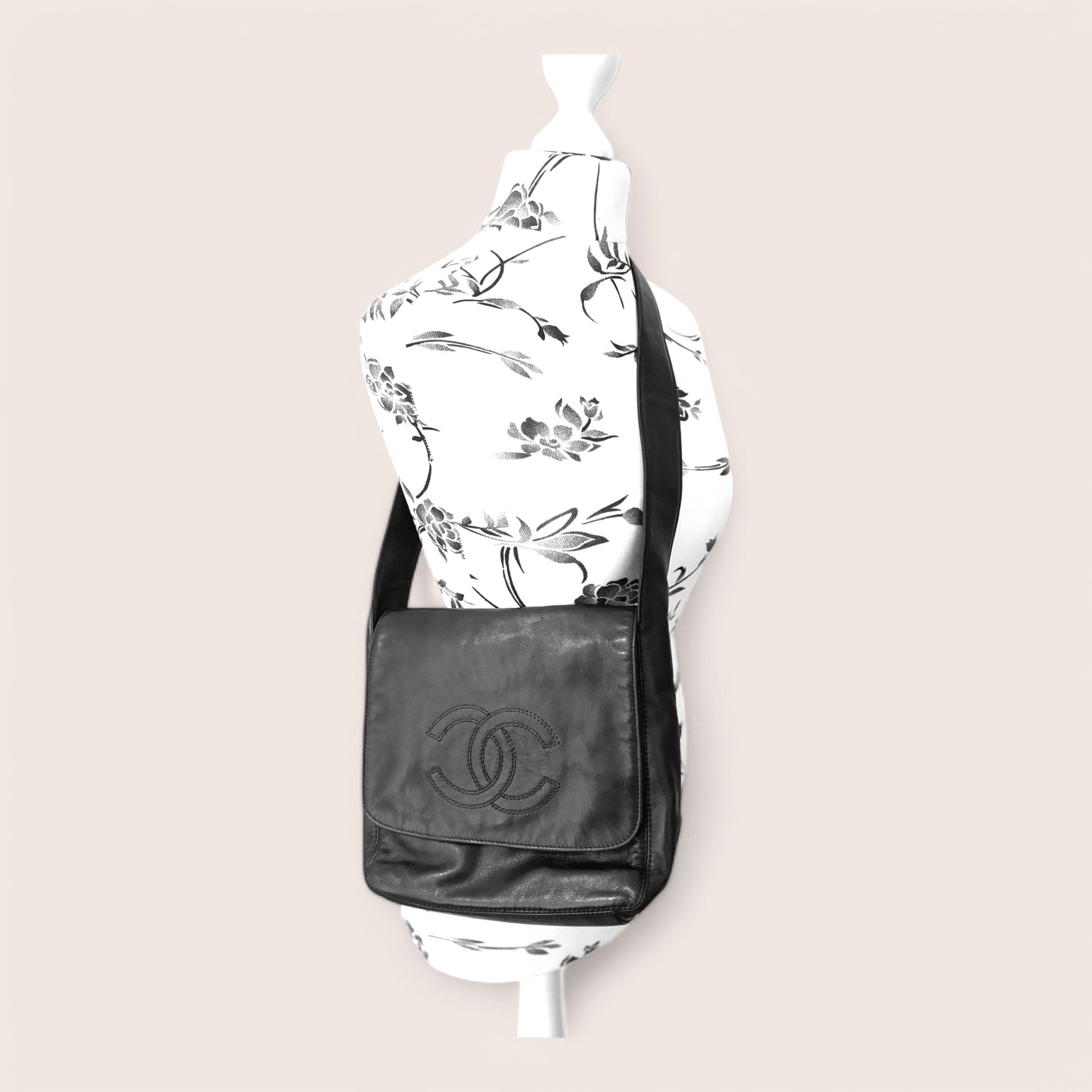 Original Chanel Vintage Tasche schwarzes Lammleder