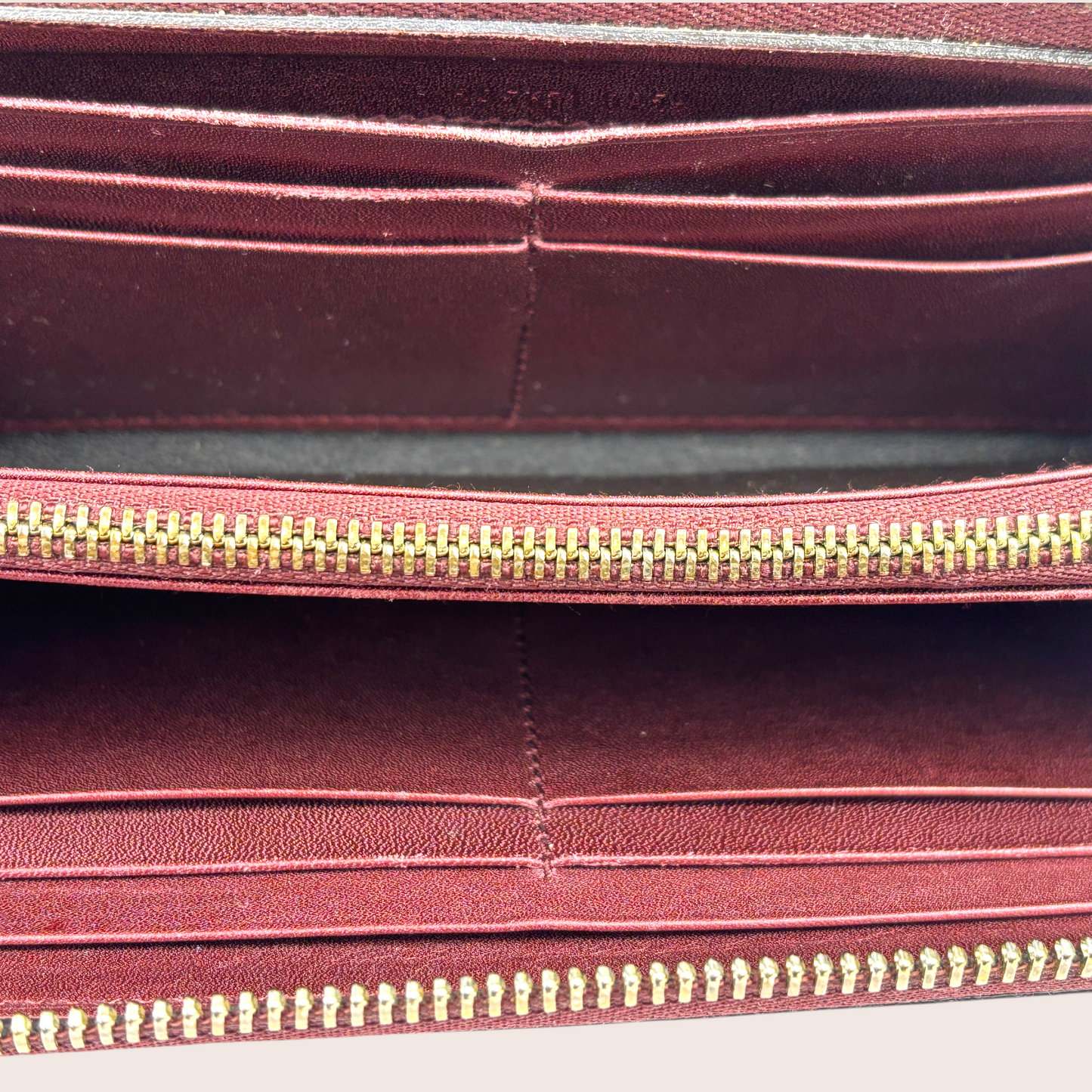 Gucci Guccissima Zippy Wallet Innenraum mit Kartenfächern