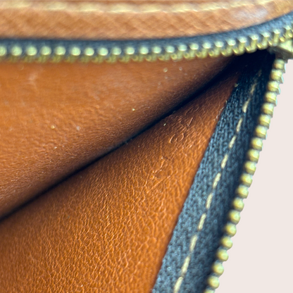 Louis Vuitton Portefeuille International Vintage Reißverschluss Detail Monogram Canvas und Seriennummer