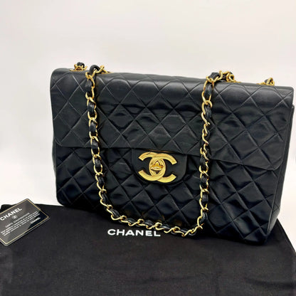 Chanel Vintage-Tasche mit gesteppter Klappe und goldfarbener Kette