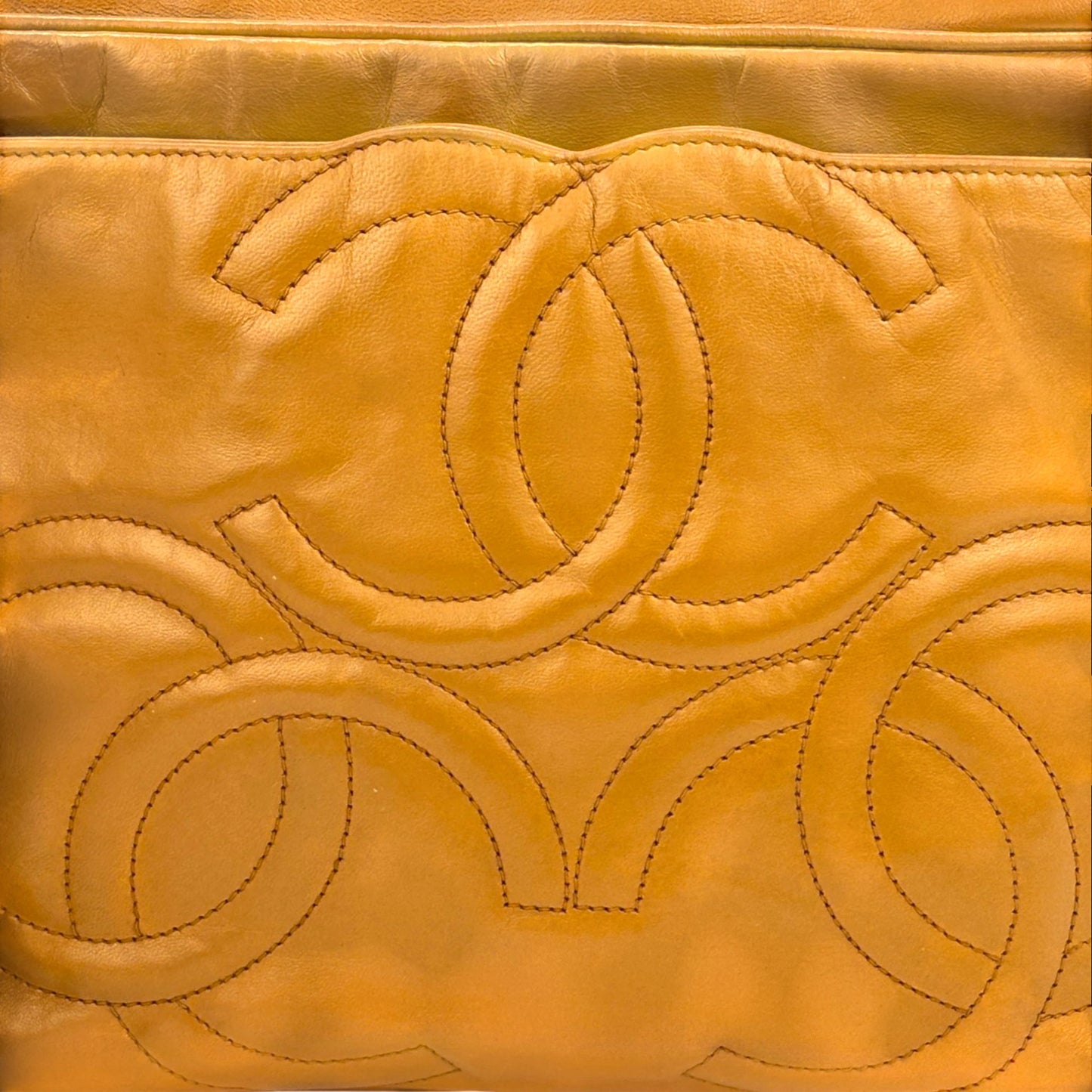 Nandalee Chanel Vintage Camera Bag aus Lammleder in Camel mit Triple CC Steppung und Quaste. Vintage Tasche.