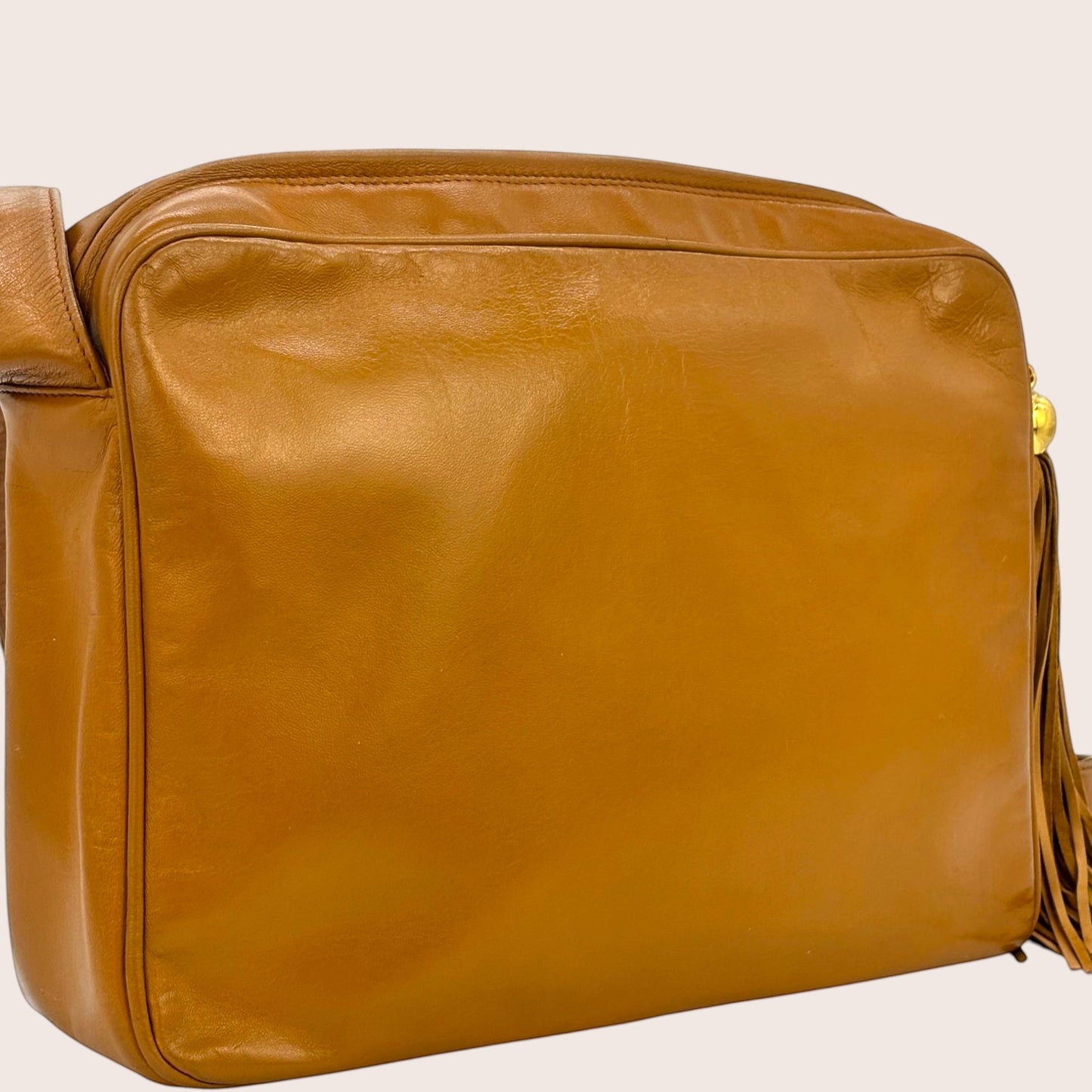 Nandalee Chanel Vintage Camera Bag aus Lammleder in Camel mit Triple CC Steppung und Quaste