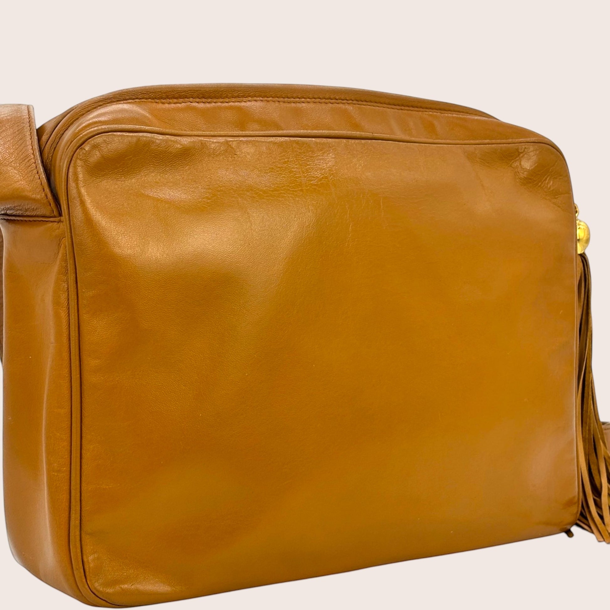 Nandalee Chanel Vintage Camera Bag aus Lammleder in Camel mit Triple CC Steppung und Quaste