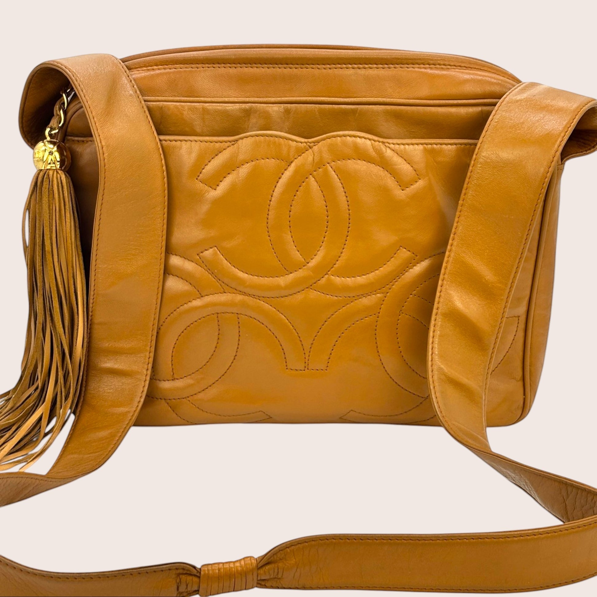 Nandalee Vintage Chanel Camera Bag aus Lammleder in Camel mit Triple CC Steppung und Quaste