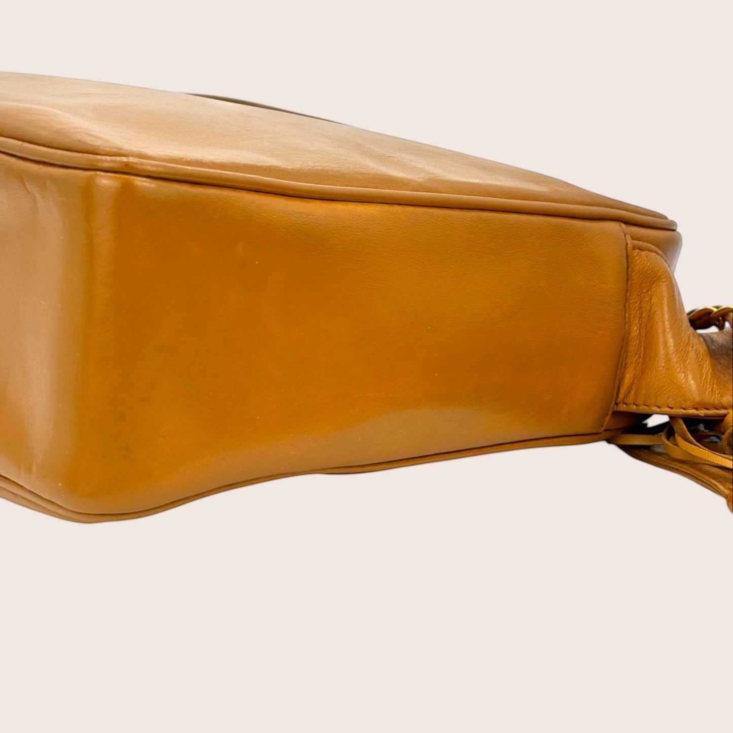 Nandalee Vintage Chanel Camera Bag aus Lammleder in Camel mit Triple CC Steppung und Quaste