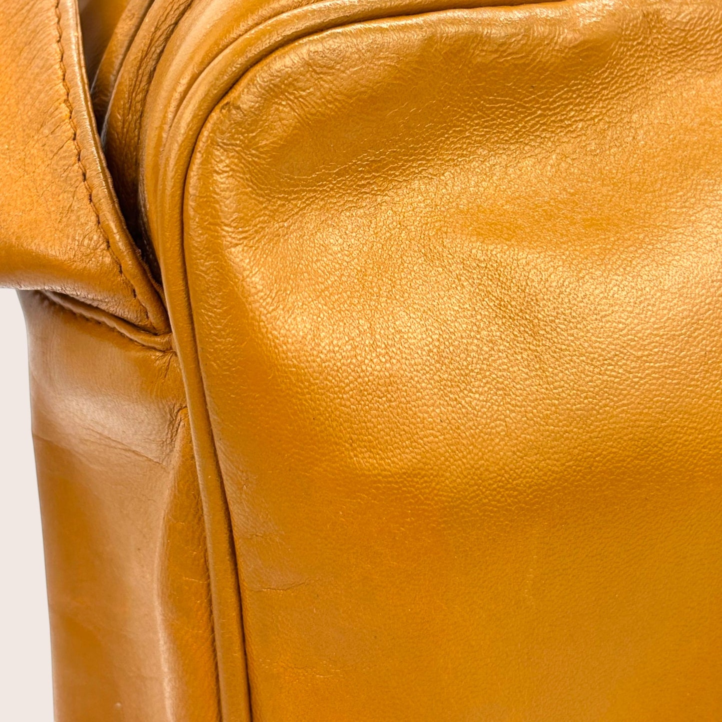 Nandalee Vintage Chanel Camera Bag aus Lammleder in Camel mit Triple CC Steppung und Quaste, 3er Serie