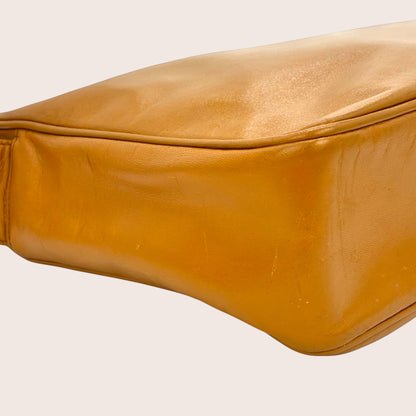 Nandalee Vintage Chanel Camera Bag aus Lammleder in Camel mit Triple CC Steppung und Quaste.
