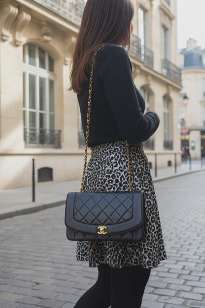 Chanel Diana Vintage Medium aus schwarzem Lammleder